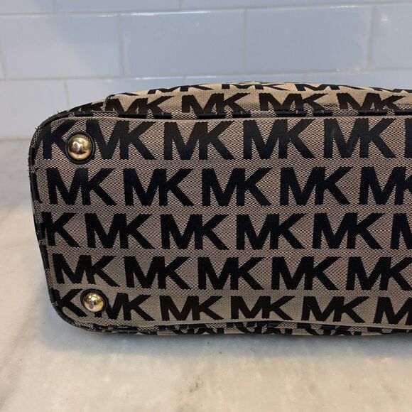 Michael Kors Jet Set Monogram Canvas Leather Tote - Picture 8 of 16